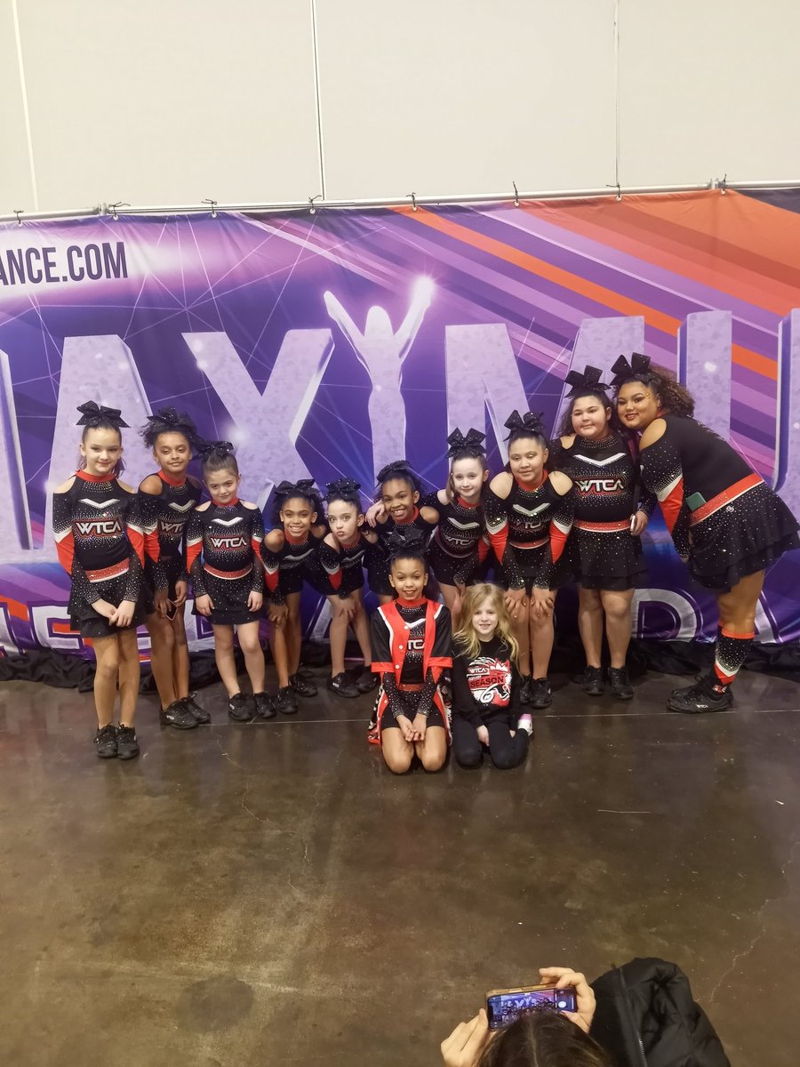 Tevnice1's tweet photo. @Tevnice1 #cheer https://t.co/dazoRUhmci