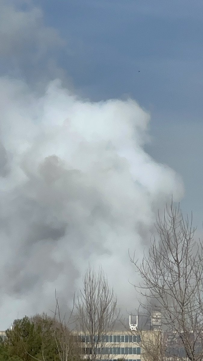 ErielFer's tweet photo. @AlmeidaPP_ @carlos_mazon_ @mjosecatala Calidad del aire en Madrid después de detonar 300 kilos de pólvora y ya se empiezan a encontrar las primeras víctimas de esta temeridad política #NoALaMascleta https://t.co/H5Sv6gBxjG