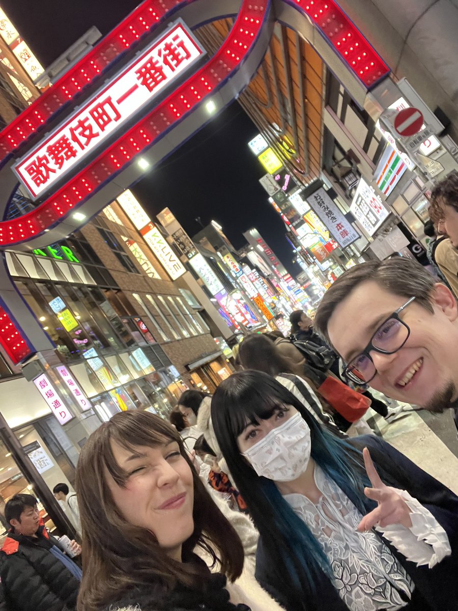 We also went around Sunshine City and Kabukicho🫴🏻✨ It's always fun taking my overseas friends around Tokyo💖 Make sure to follow @cginochi for awesome cosplays and JRPG streams🫶🏻