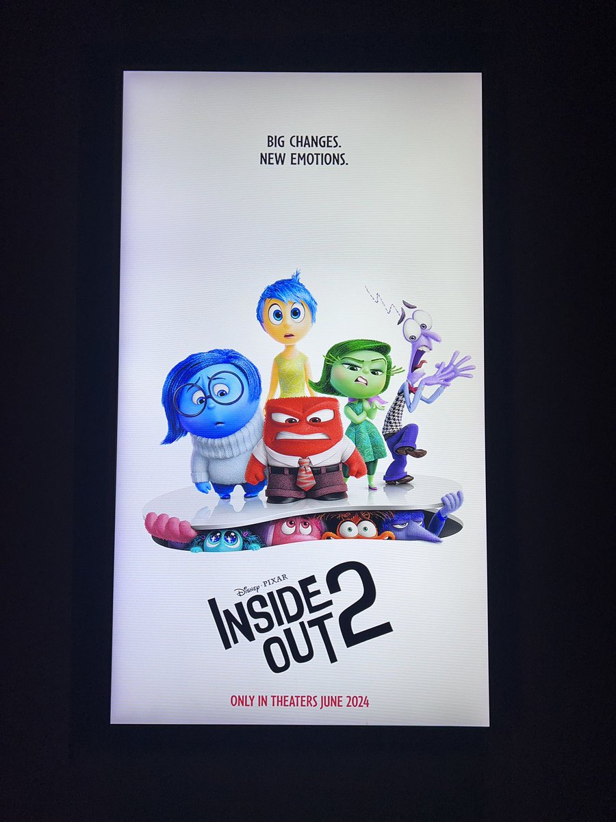 yachtwater's tweet photo. @allies0k I love 💕 these movies 🍿 @RegalMovies https://t.co/YTXjjv9b55