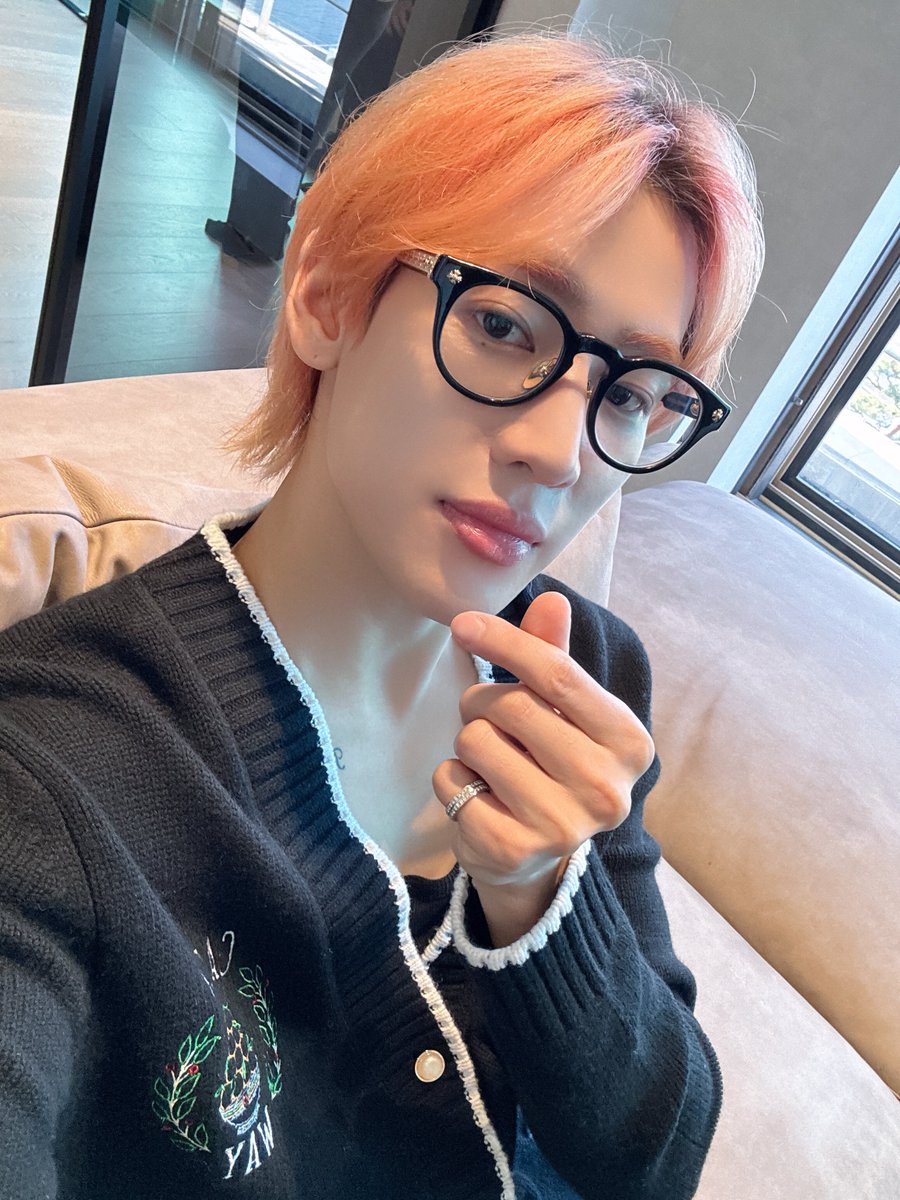 BAMBAMxBAMMIE's tweet photo. [#BBPIC📸]
⠀
오늘도 귀공자 같던
美운 우리 뱀이와의
뱀하우스 투어🫶
⠀
#뱀뱀 #BamBam https://t.co/mkOSLeSAEV