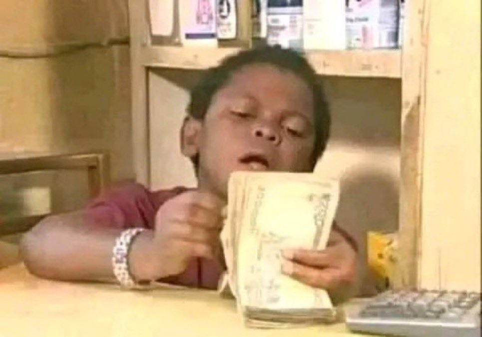 TurnyWill's tweet photo. Pressure receiving his ka money for abusing the kabaka 
#kabaka https://t.co/LBb6HUzIKY