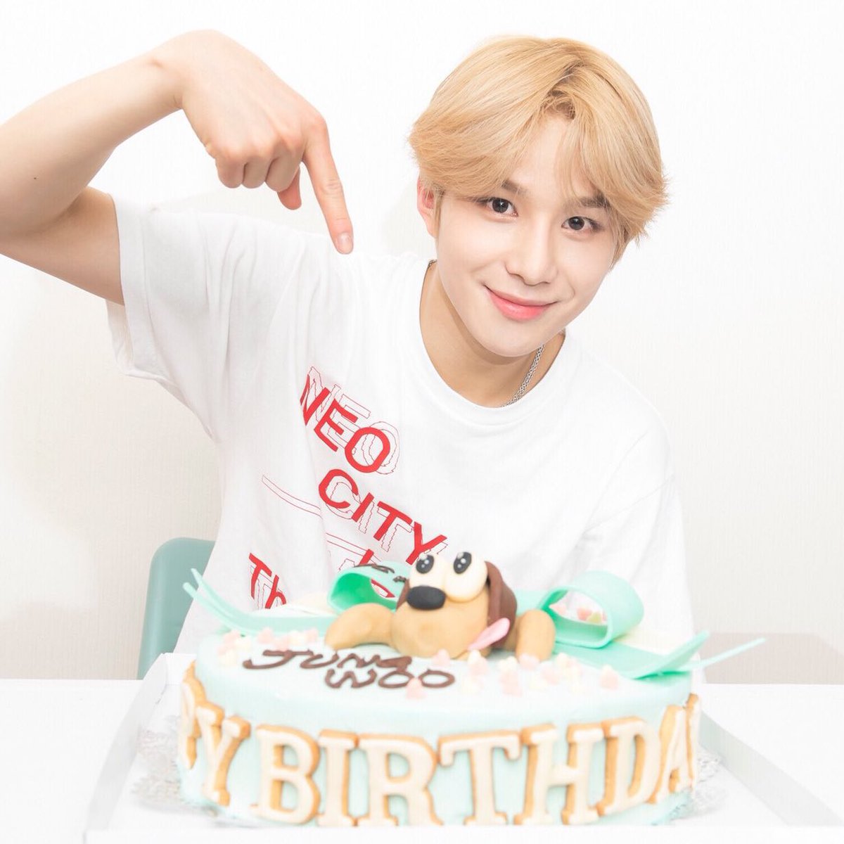 #스물여섯_정우도_변함없이_애쩡해 
#望むなら何もかもジョンウにあげる 
#HAPPYJUNGWOODAY
#SUGARINGCANDYDAY 

정우 생일 넘넘 추카해 ♡.  
나는 눈에 애정이 보인다는 말을 좋아하는데 정우가 그런 사람인 것 같아 ~ 
앞으로도 항상. 영원히 나의 최애일 정우야
오늘하루 행복했으면 좋겠다 ~..