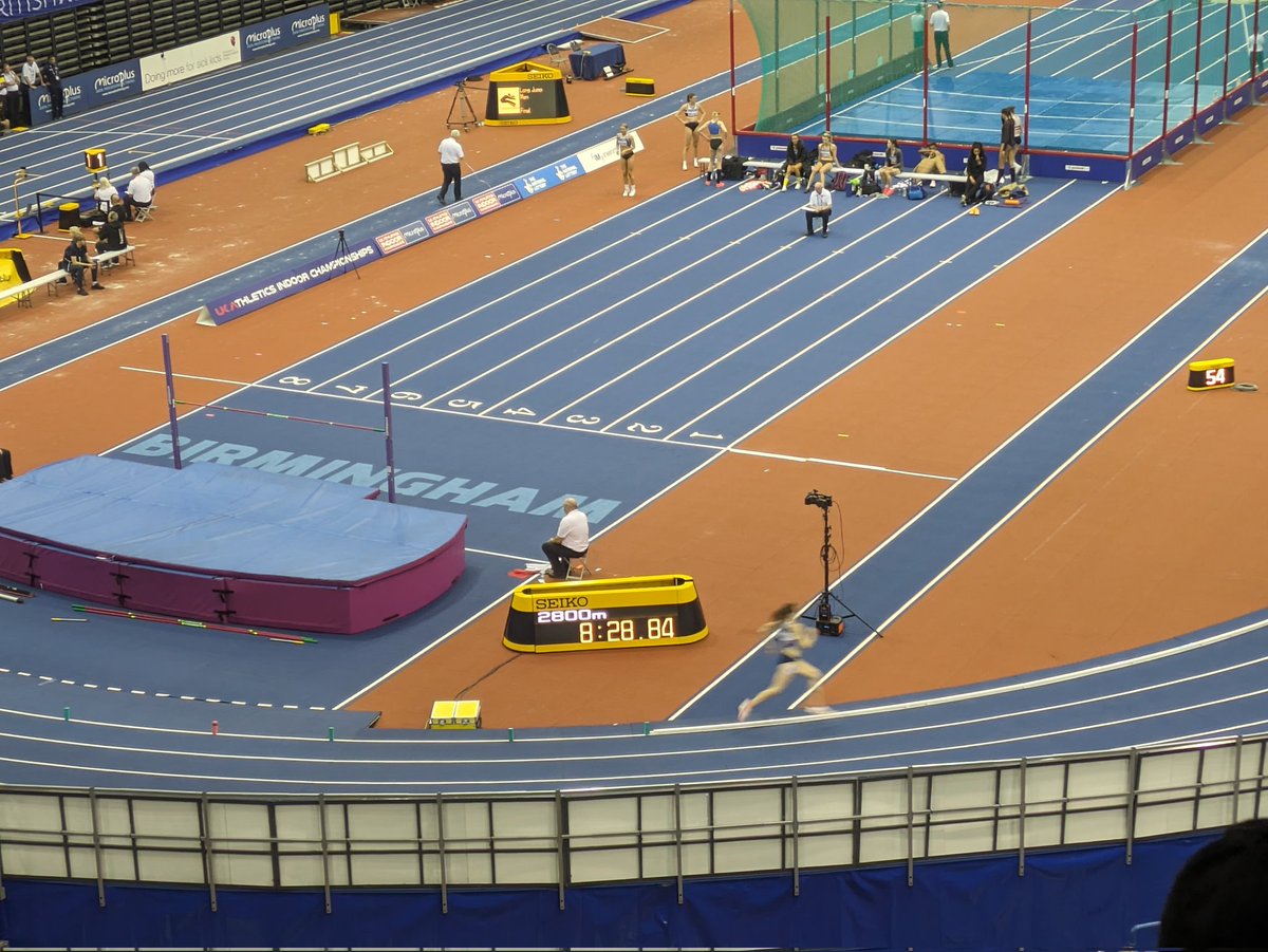 Hils1505's tweet photo. @lauramuiruns takes off in Birmingham @BritAthletics https://t.co/PyMgqIItta