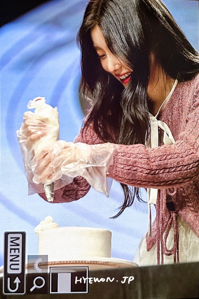 HYEWON_JP's tweet image. 240218 Hyem's Diary pre.
잘 먹었습니당!🎂🥹

#강혜원 #KangHyeWon #カンヘウォン
@hyemu_official