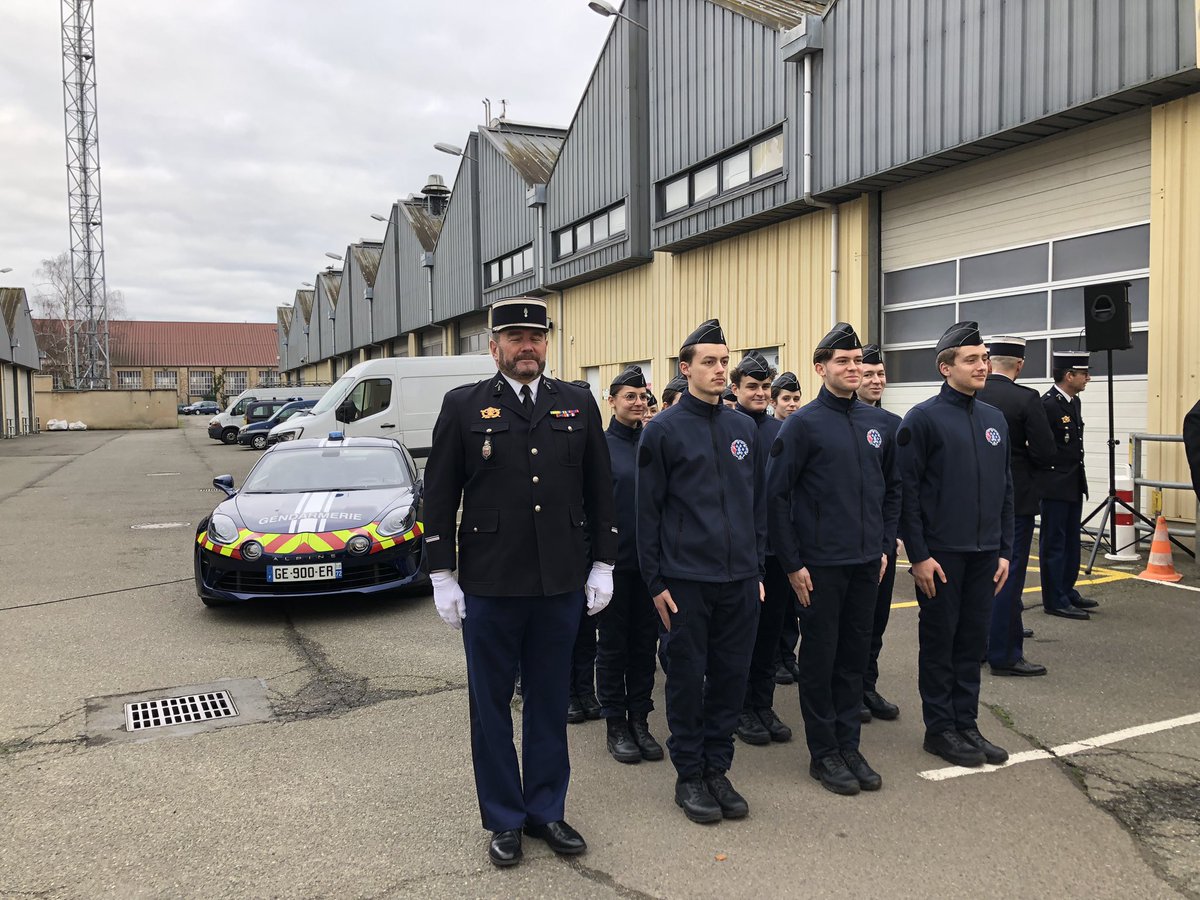 Acgn72's tweet photo. Nos cadets se sont joints à leurs aînés  lors de la cérémonie d’hommage du 16 février 2024 afin d’honorer la mémoire des gendarmes morts en service.
Un moment d’émotion et de partage 🇫🇷 https://t.co/zsAwUYtBkc