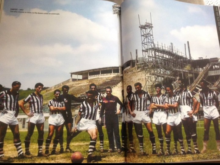 VilaSantastica's tweet photo. ⚠️ Imagens Raras..
Vila Belmiro 1953...
Reforma de ampliação..

📸 Tite chuta em treino do @SantosFC..

🎥 Almanaque dos craques.. https://t.co/zk7MCuiVg0