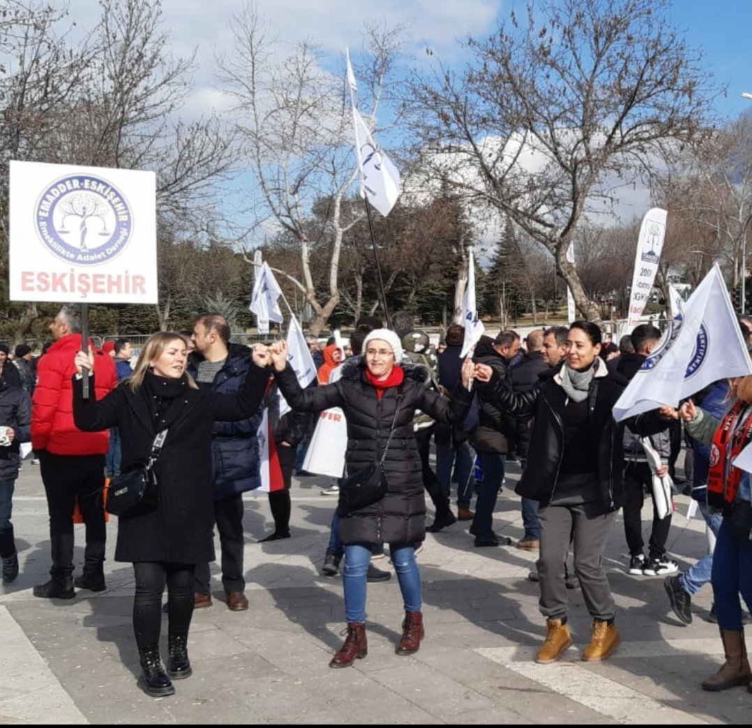 selma2679's tweet photo. Halay da çekeriz 💃💃

#KademeliEmeklilikAnkarada https://t.co/Ddv8KVGsY5