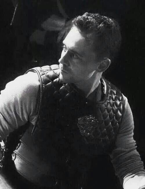 #TomHiddleston 
#ShakespeareSunday 🎭
HenryV.                        Caius Martius.