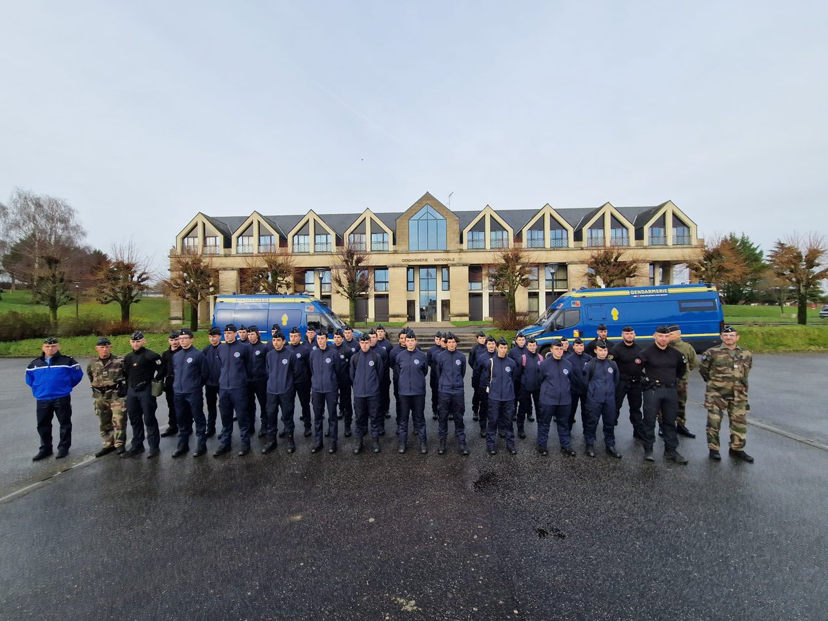 Acgn72's tweet photo. Week-end de rassemblement de février pour les cadets avec une première journée consacrée à la découverte de l’escadron de gendarmerie mobile de Mamers 🇫🇷 1/2 https://t.co/NclcwYkKis