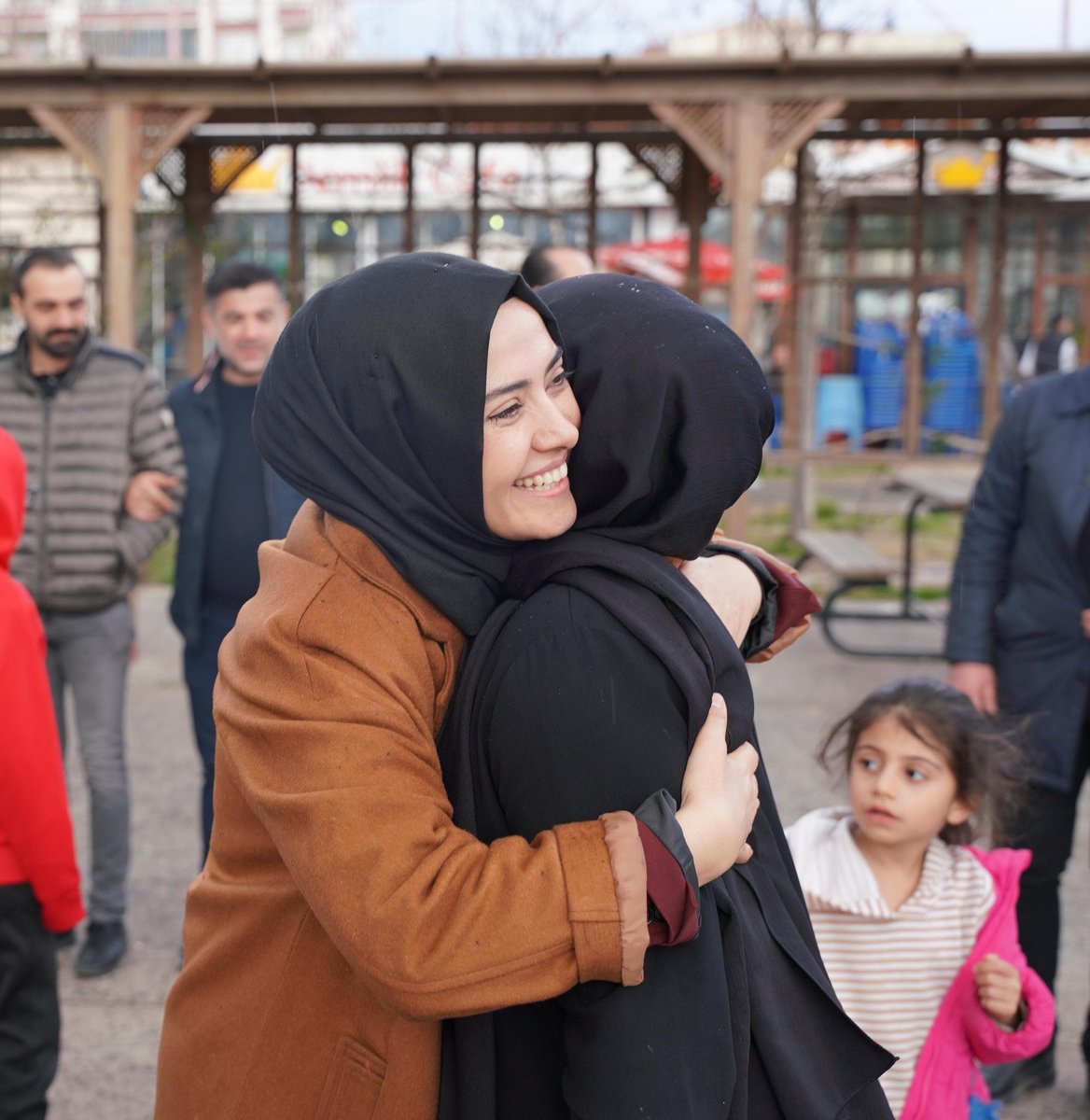 BehiyeArslanBB's tweet photo. Gençlerimiz hazırsa, biz de hazırız💯

Gençlerimize sosyal ve dinamik bir şehir sözü veriyoruz.

#Bismil'de Gençler Kazanacak!

@erkankandemir
@GalipEnsarioglu 
@mehmetsaityaz 
@Kepoluasuna 
@BildenHalis 
@RasitOcak 
@AkPartiDbakir 
@AkPartiBismil https://t.co/HaIll5o4Yv