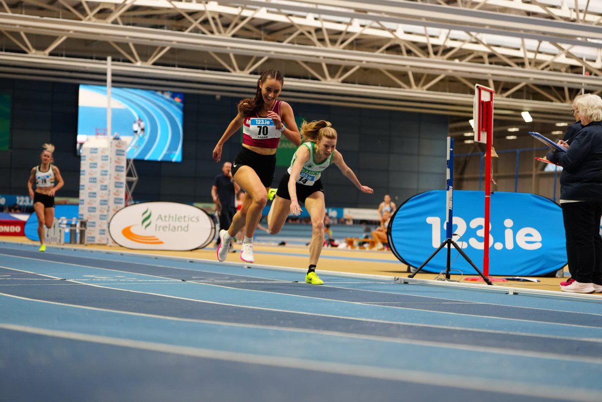 A 1st Senior track title for Claire Fagan (Mullingar Harriers) in the Women’s 3000m final ✨

🥈Niamh Kearney (Raheny Shamrock)
🥉Cheryl Nolan (St Abbans)

📸 Eric Bellemy 

#NationalSeniors <a href="/Ask123ie/">123.ie Insurance</a>