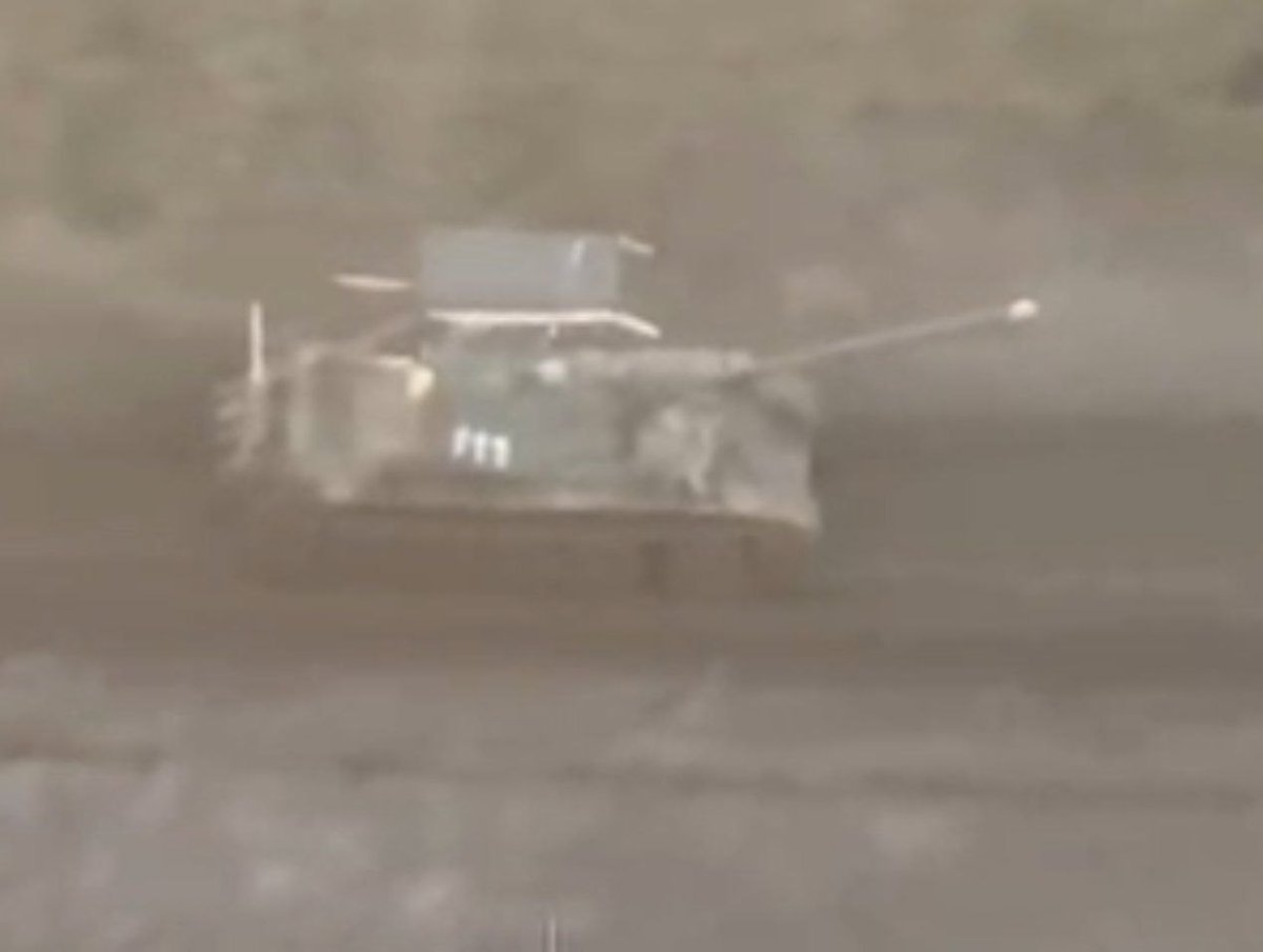 RcMuzzleflash's tweet image. #AFU repels a #Ruzzian assualt attempt at #Robotine 
With a nuance.
Look closely at the tanks.
Ruzzia running out?
@AndrewPerpetua 
@aborealis940 

t.me/supernova_plus…
t.me/karymat/6181?s…