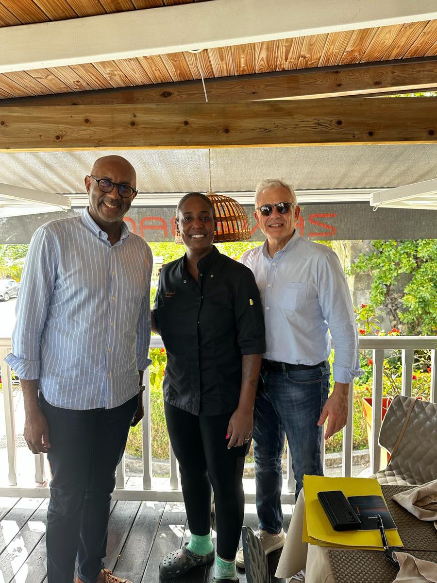 Avant le déjeuner au restaurant labellisé qualité tourisme le Zanzibar, <a href="/DiCrescenzo_A/">Alain DI CRESCENZO</a> <a href="/ccifrance/">CCI France 🇫🇷🇪🇺</a> ,<a href="/FoulardCarole/">Foulard Carole</a> et moi avons rendu visite à José Mirande , maire du Marin pour parler économie bleue, partenariat ville et <a href="/CCIMartinique/">CCI Martinique</a> , labels qualité .