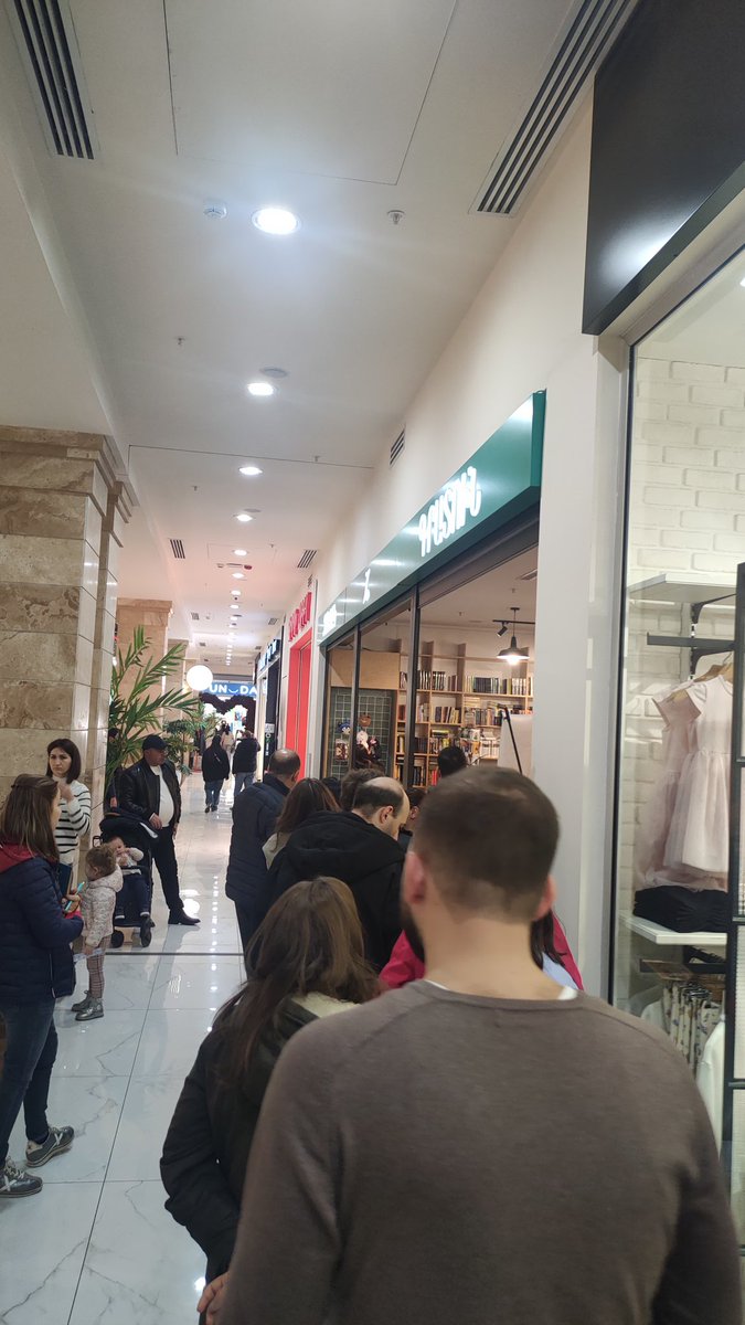 Tomorrow is Book Giving Day in Armenia
And look at the line at the bookstore
#bookgivingday