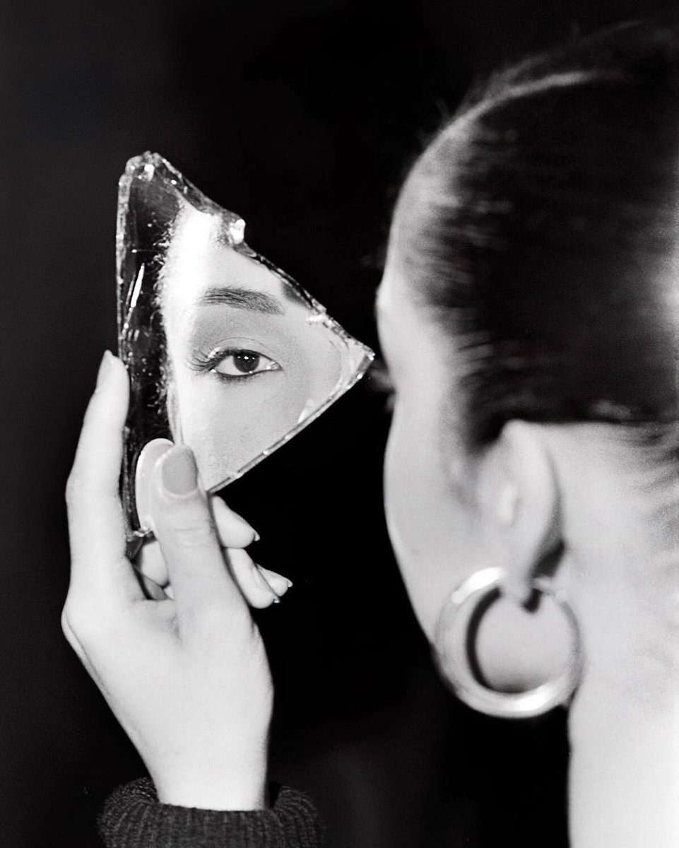 StreetFashion01's tweet photo. Sade (1983) https://t.co/wHzSi7rEsK