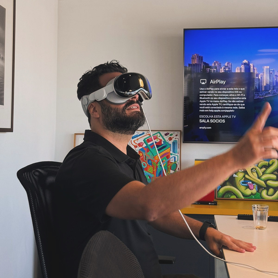 gborges's tweet photo. Após 10 dias testando o Apple Vision Pro, compartilho aqui minhas impressões pessoais tentando responder: é hype ou tendência? Vamos ao fio! #AppleVisionPro #VisionPro #ampfy https://t.co/j1mz58lRBd