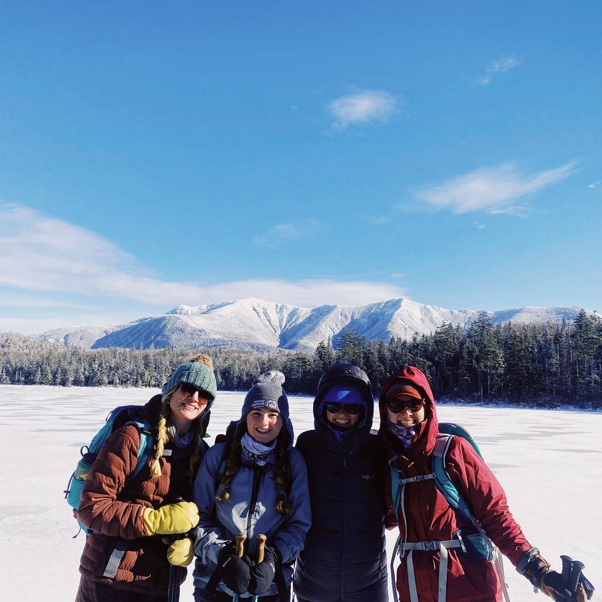 whitemts's tweet photo. Happy Trails! Enjoy your Sunday and if you're out adventuring or exploring today, be sure to do so safely. 👍 
📷: @amandaschelling_ (Lonesome Lake) #WhiteMountains https://t.co/sRUCsYQ2LB