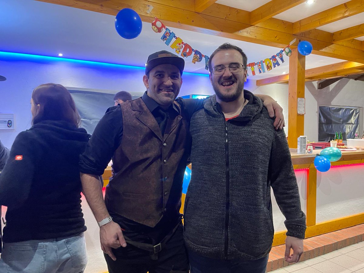 VoldeZockt's tweet photo. War ein Mega Event hat mich gefreut ein paar Streamer zu treffen danke <3  @Official_Kller https://t.co/1BPT0lgNif