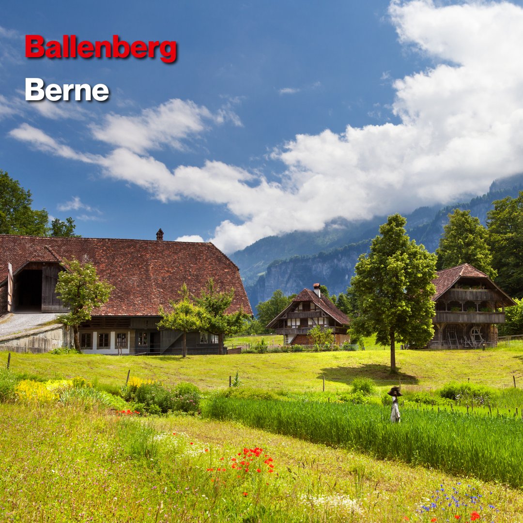 Suisse's tweet photo. Découvrez toute la #Suisse dans un musée en plein air! 🇨🇭
A #Ballenberg, plus de 100 maisons rurales et bâtiments agricoles ont été démontés et reconstruits sur le terrain du musée. https://t.co/yAqqBsIgtY