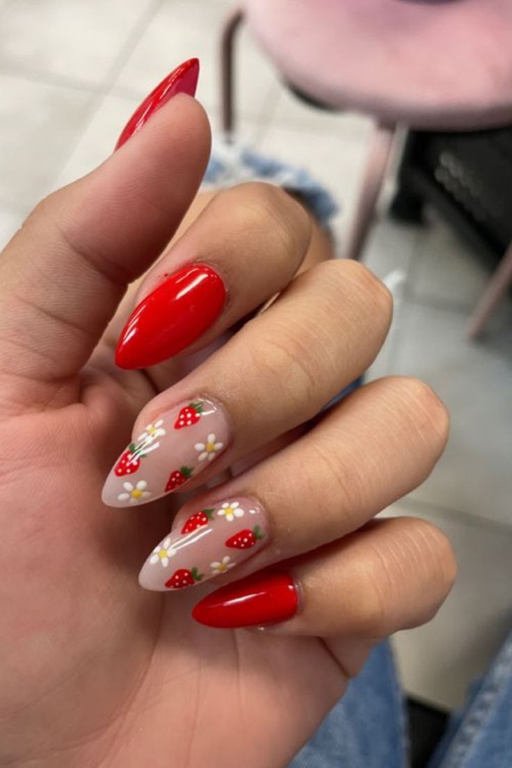 Hey Twitter je suis nail artist queer et je cherche des personnes qui seraient partant.e.s pour tester ce genre de pose 💕 Press-on : 30€ + prix de l'envoi Pose gel-x : 35€ 📍Ile-de-France, Eaubonne (Press-on envoie dans toute la France) 💌 message insta 📷 jace.davalada