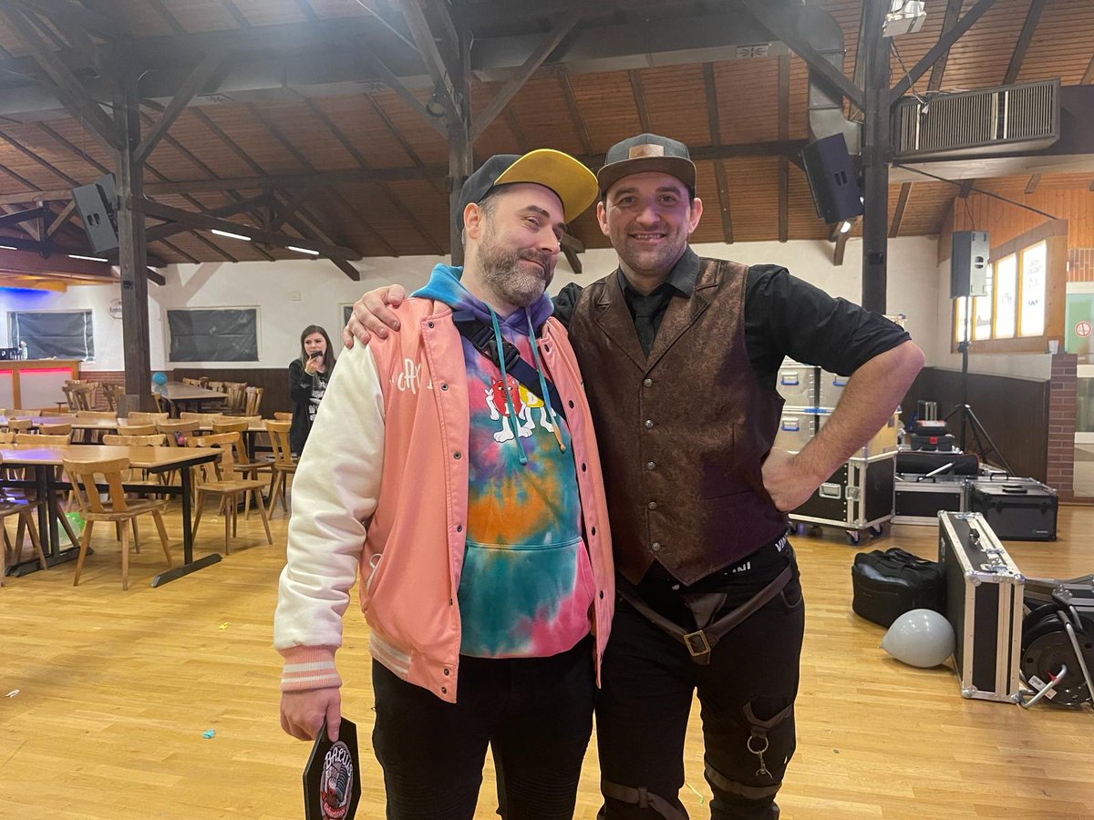 VoldeZockt's tweet photo. War ein Mega Event hat mich gefreut ein paar Streamer zu treffen danke <3 @Torro_TV https://t.co/X9rZRN3Cki