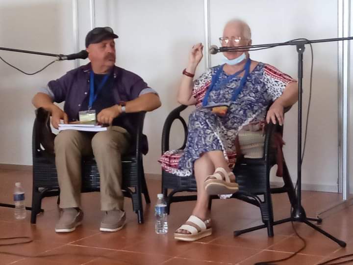 ILLdeCuba's tweet photo. En el contexto de la 32.ª Feria Internacional del Libro de La Habana, se presentó este sábado el libro «En boca de otros. Sobre la obra de Antón Arrufat», compilación de la investigadora del #ILLdeCuba Cira Romero.
📸: Rubén Rodríguez Glez. 1/2
#32FILH #FILH2024 #LeerEsCrecer https://t.co/K7Cb1QJtcd