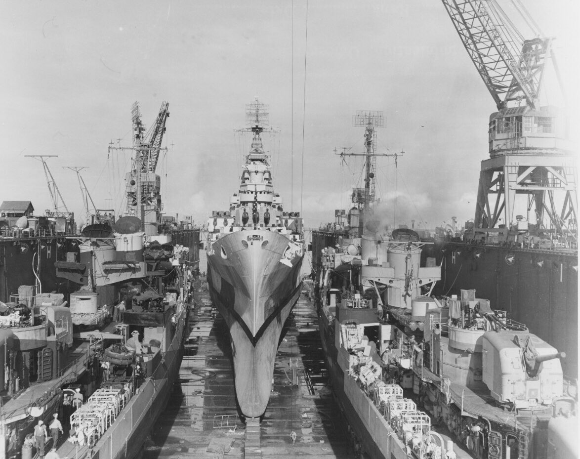 Boneyardsafari's tweet photo. Per request, #USSCanberra #CA70 center undergoing battle damage repairs in the floating drydock ABSD-2 with USS Claxton DD-571 at left, and USS Killen DD-593 right at Manus, Admiralty Islands 2 December 1944 #wwii #navalsafari #aviationsafari #aviationpreservation #boneyardsafari https://t.co/HJqRurX2Cv