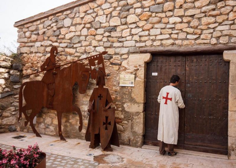 Costa Daurada (@costadauradatur) on Twitter photo 👨👩👦👦 😍 🥽 Sou fans de la realitat augmentada? Us recomanem la Ruta Templera i Hospitalera de l’Espluga de Francolí! Coneixereu el passat templer del municipi amb tecnologia del futur!
ℹ️ Més informació 👉🏼 tuit.cat/3Yvjy
#CostaDaurada <a href="/EsplugaTurisme/">Espluga Turisme</a> 👨👩👦👦 😍 🥽 Sou fans de la realitat augmentada? Us recomanem la Ruta Templera i Hospitalera de l’Espluga de Francolí! Coneixereu el passat templer del municipi amb tecnologia del futur!
ℹ️ Més informació 👉🏼 tuit.cat/3Yvjy
#CostaDaurada <a href="/EsplugaTurisme/">Espluga Turisme</a>