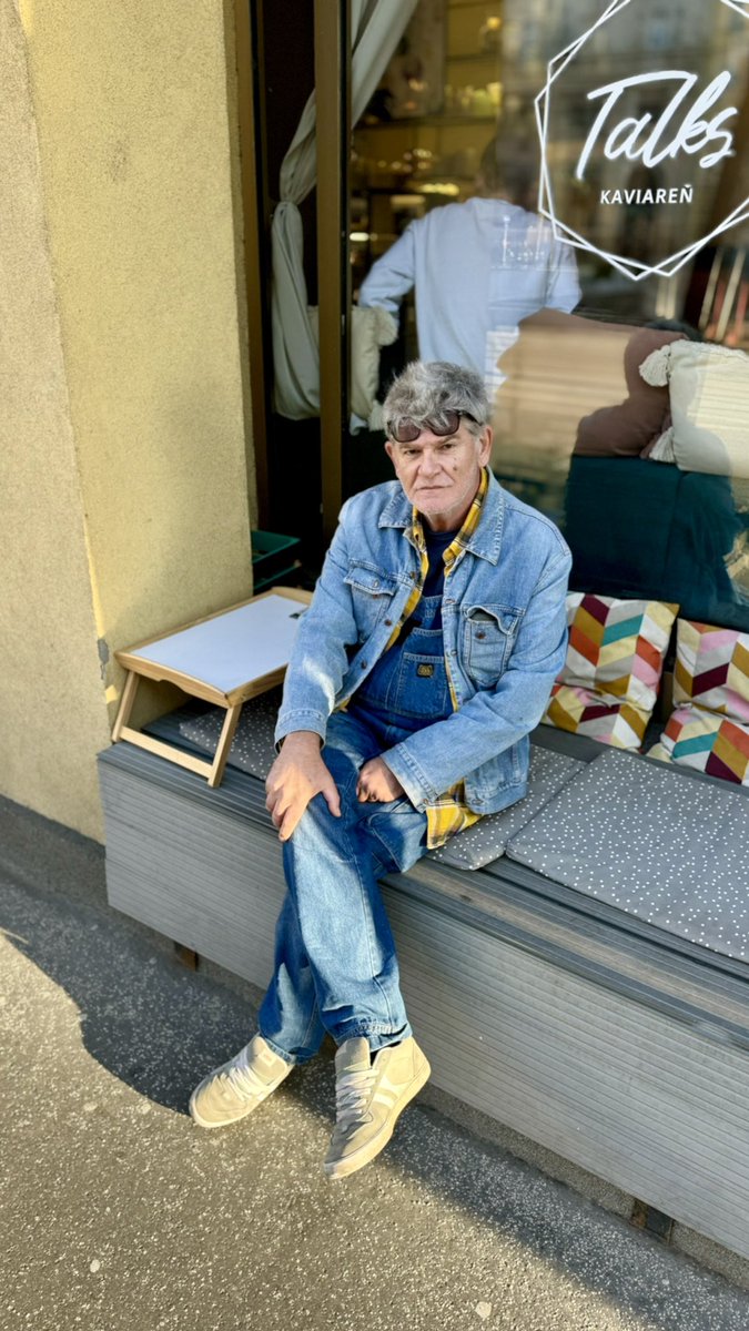 nesosk's tweet image. Ова кафиќ го викат, 

и како тука да порачаш биени сирење на скара, љутеница и бокал ракија, како ☹️☹️

#Т’гаЗаЈуг