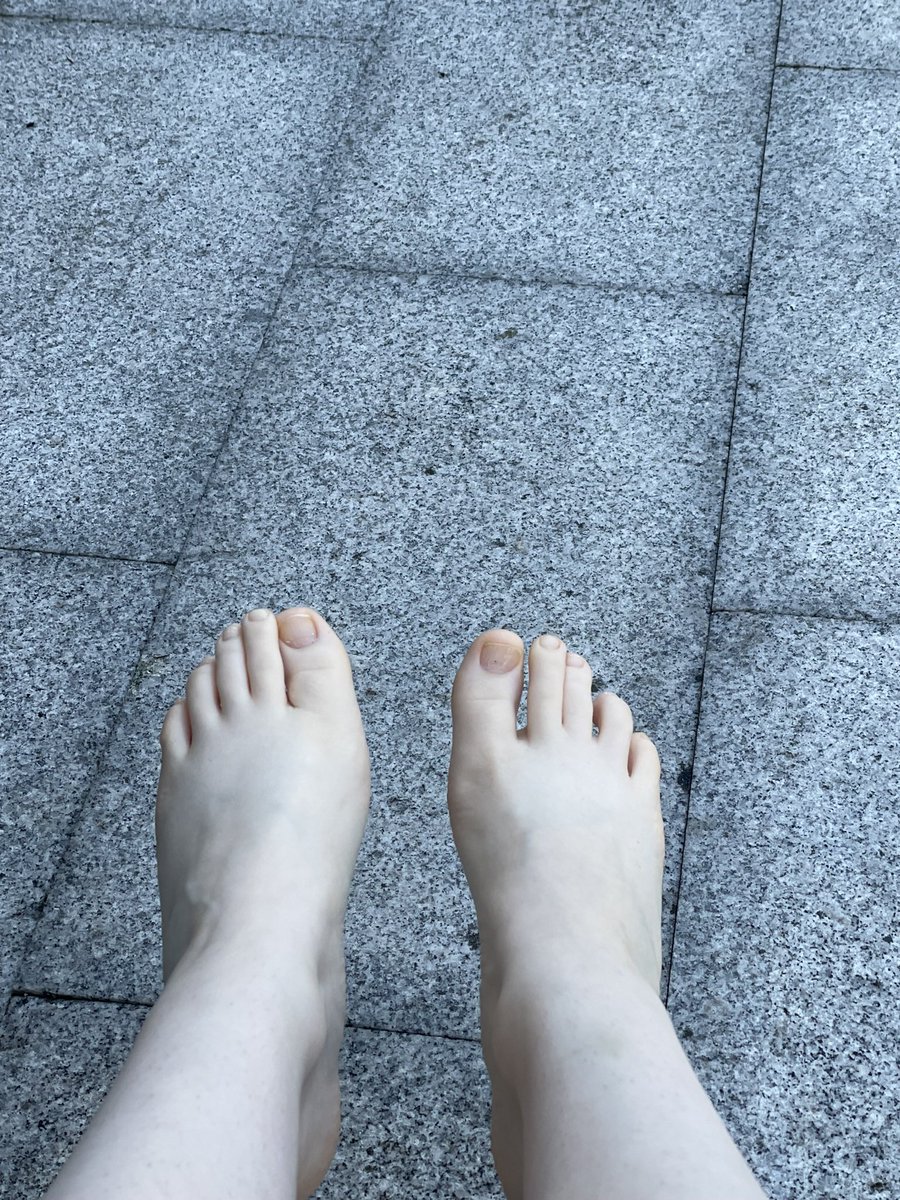 SarahFeet05's tweet photo. Welche erbärmlichen Zahlschweine bezahlen für meine neuen Schuhe? https://t.co/YT48TGnp8A