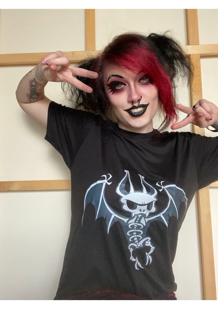 VampireFreaks's tweet photo. Love this pic of @bunnyxxbones in our Batty Bones Tee! 🦇
#Bat #BatSkeleton #SpookyStyle #goth #vampirefreaks #altstyle https://t.co/HEADmOvaf0