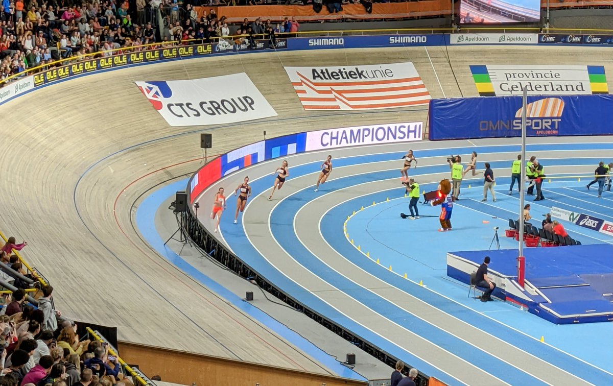Femke Bol rent n wereldrecord op de 400 meter in Apeldoorn #NKindoor 49.24 🎉🎉🎉🎉