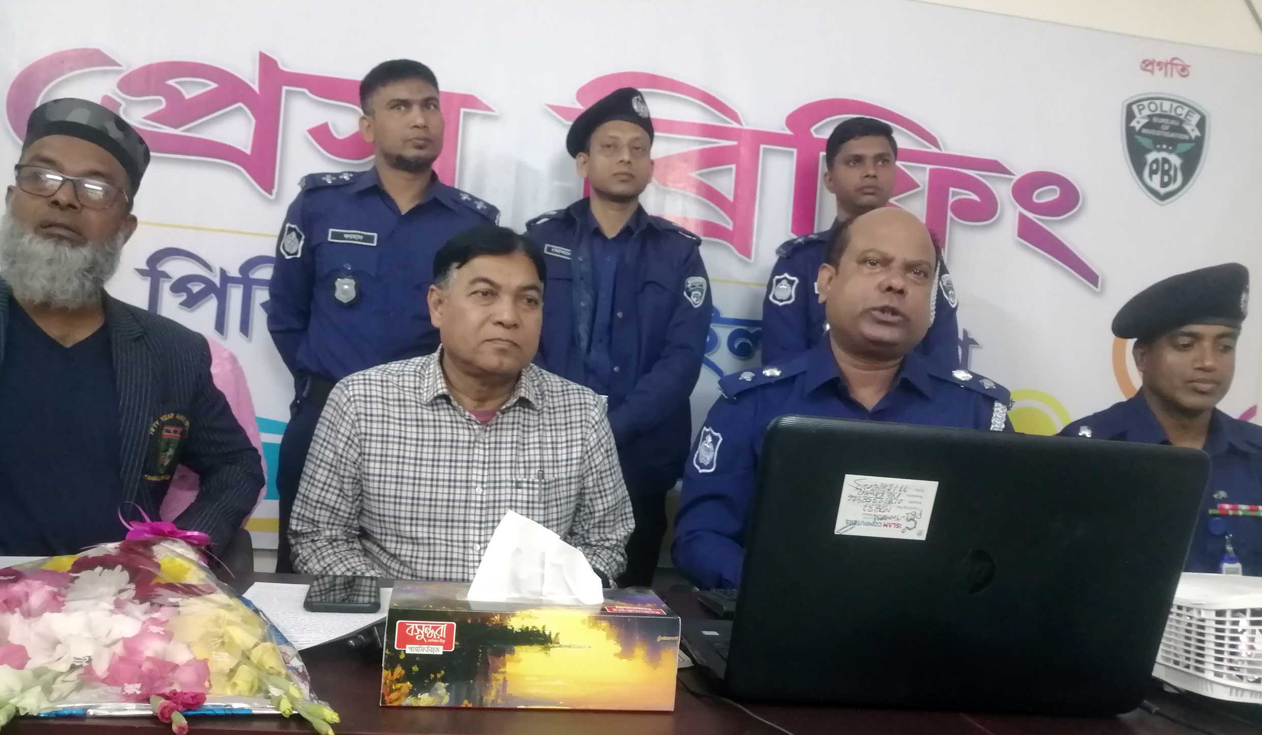 টাঙ্গাইল পিবিআইয়েরপ্রেস ব্রিফিং: ছোট ভাই মুকুলকে মাটির নিচে পুঁতে রাখে বড় ভাই