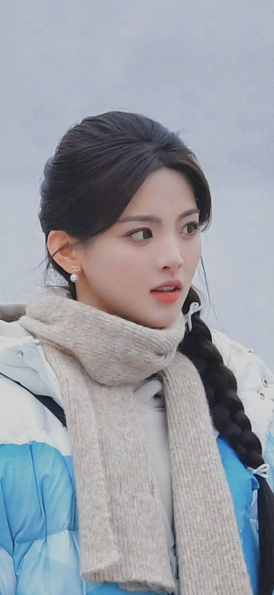 LiliDodici's tweet photo. #YangChaoyue 🥰#极限挑战宝藏行 

我的宝贝怎么这么好看这么可爱啊~爱死你了，么啊么啊❤️ https://t.co/NAhiYh3Zrz