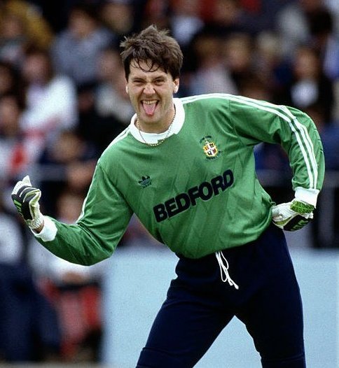 Cantona_Collars's tweet photo. Remembering Les Sealey today

#LUTMUN
#LesSealeyDerby https://t.co/7c3T43C2ea