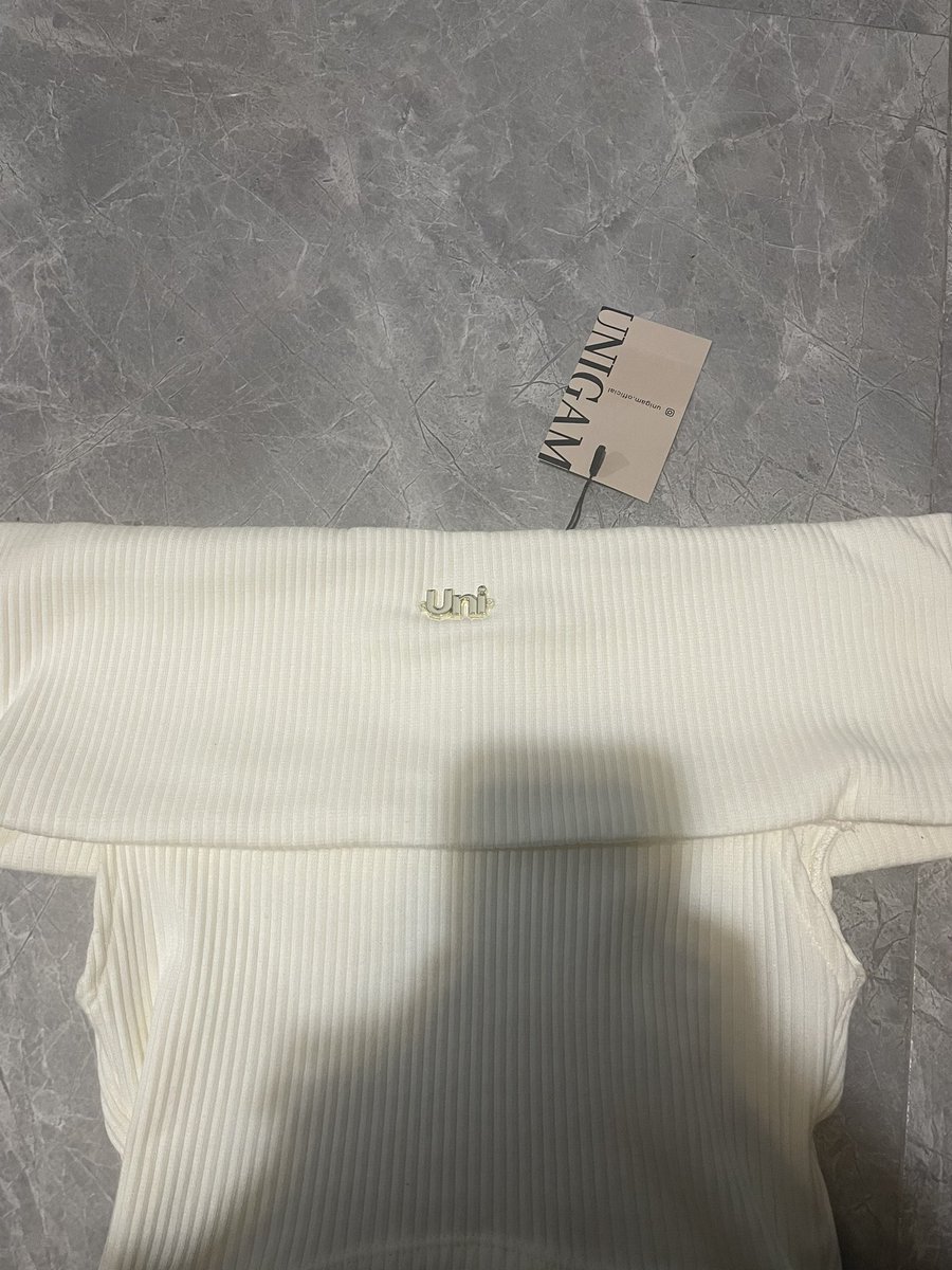 Boo96013688's tweet photo. 🌟ส่งต่อ KIMBER TOP สีวนิลลา 300 งับ 🎀สนใจ dm มาเพิ่มเติมได้งับ 💗💗#ส่งต่อ #ส่งต่อเสื้อผ้ามือสอง #ส่งต่อเสื้อผ้า #โล๊ะตู้ #ส่งต่อสกินเเคร์  #ส่งต่อเสื้อผ้ามือสองสภาพดี https://t.co/dIn7OLJTpT