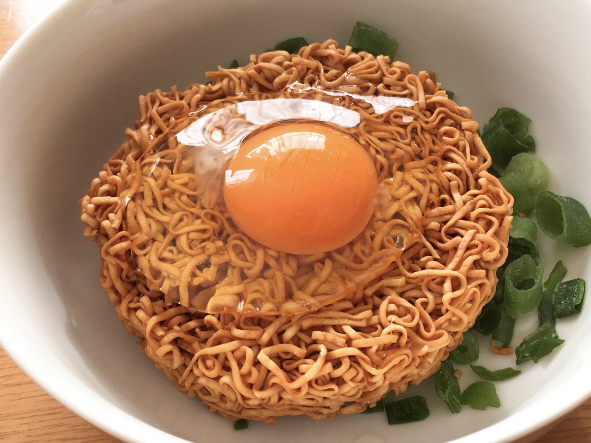 ozkuner's tweet image. 安藤百福「川西航空機かぁ」
↓
百福「せや‼︎ 川西に発動機のパーツを提供する下請けしたろ」
↓
大阪大空襲が発生
↓
百福の会社は灰に
↓
百福「」
↓
終戦
↓
百福「闇市の闇ラーメン屋の行列だわ。皆んなラーメン好きやなぁ」
↓
百福「ラーメンかぁ」
↓
ただまだ百福はラーメンを作らず…