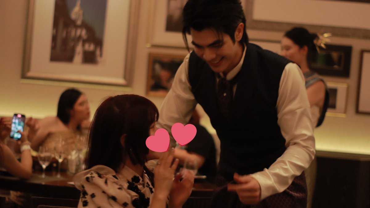 lili🌱✨ (@kiiramei) on Twitter photo picture with p‘Mile💚 the only sign I got that night was from p‘Mile xD I did not realize people came prepared with pen and things to sign but still glad I got him to sign my menu card as a memory🫶🏻
#MilePhakphum <a href="/milephakphum/">mile phakphum</a>
#ManSuangExclusiveEvent picture with p‘Mile💚 the only sign I got that night was from p‘Mile xD I did not realize people came prepared with pen and things to sign but still glad I got him to sign my menu card as a memory🫶🏻
#MilePhakphum <a href="/milephakphum/">mile phakphum</a>
#ManSuangExclusiveEvent