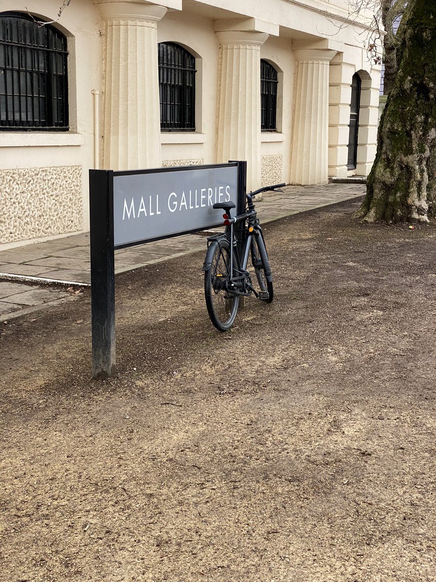 Street style park. Spotted in London, The Mall.
#cyclingindia #cycling #cyclinglife #cyclingphotos #cycle #ccycling lifestyle #cyclingshots #mtb #cyclist #fitness #uk #cyclingmonks #streetstyle #londonlife #cyclingculture #instacycling #roadbike #londoncycling #travelphotography