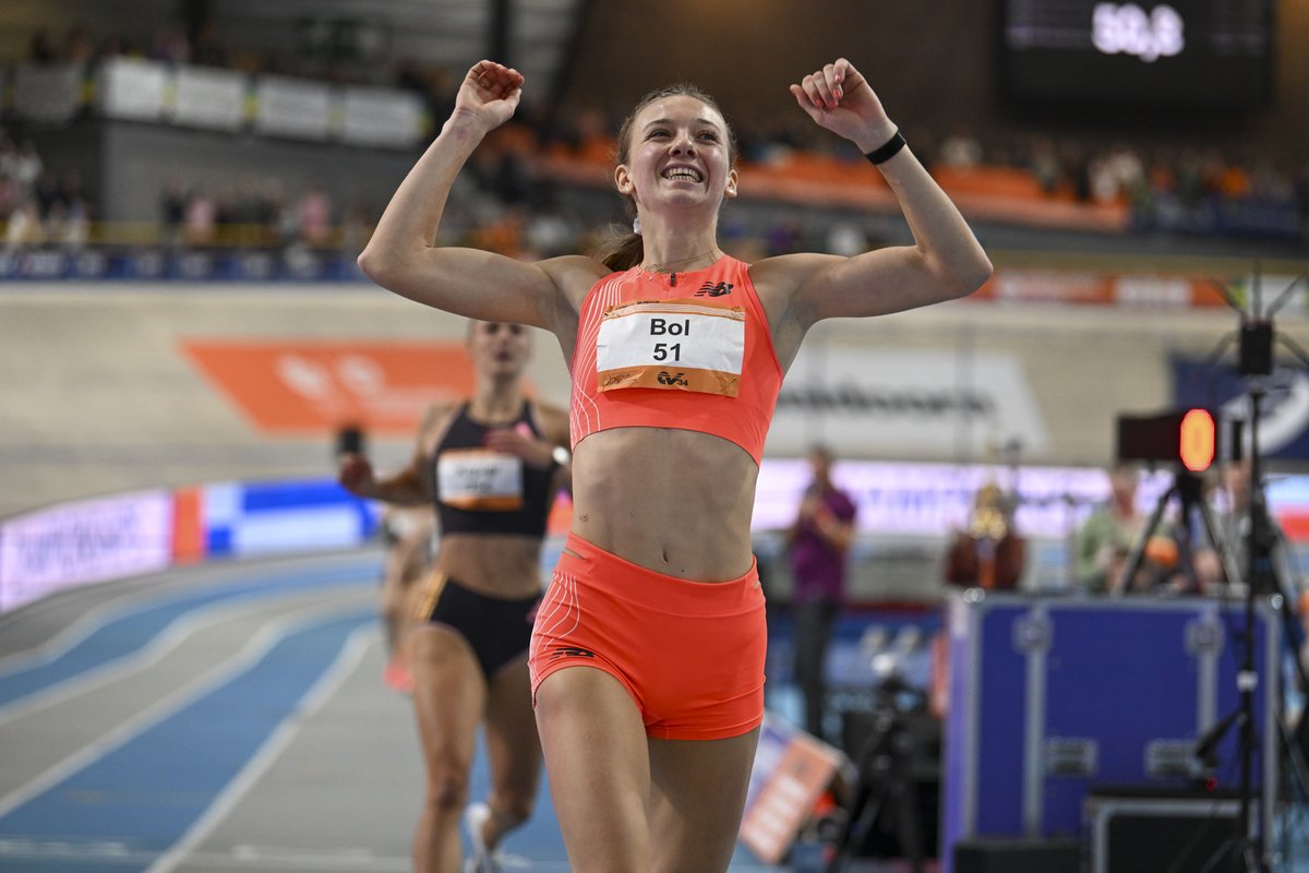Atletiekunie's tweet photo. WERELDRECORD 🤩😱

Onwaarschijnlijk, onvoorstelbaar en ongenaakbaar! Femke Bol loopt tijdens de NK indoor een wereldrecord van 49.24 seconden op de 400 meter indoor. WOWOWOWOWOWOW

#nkindoor #atletiekunie https://t.co/RFOac6e1UZ