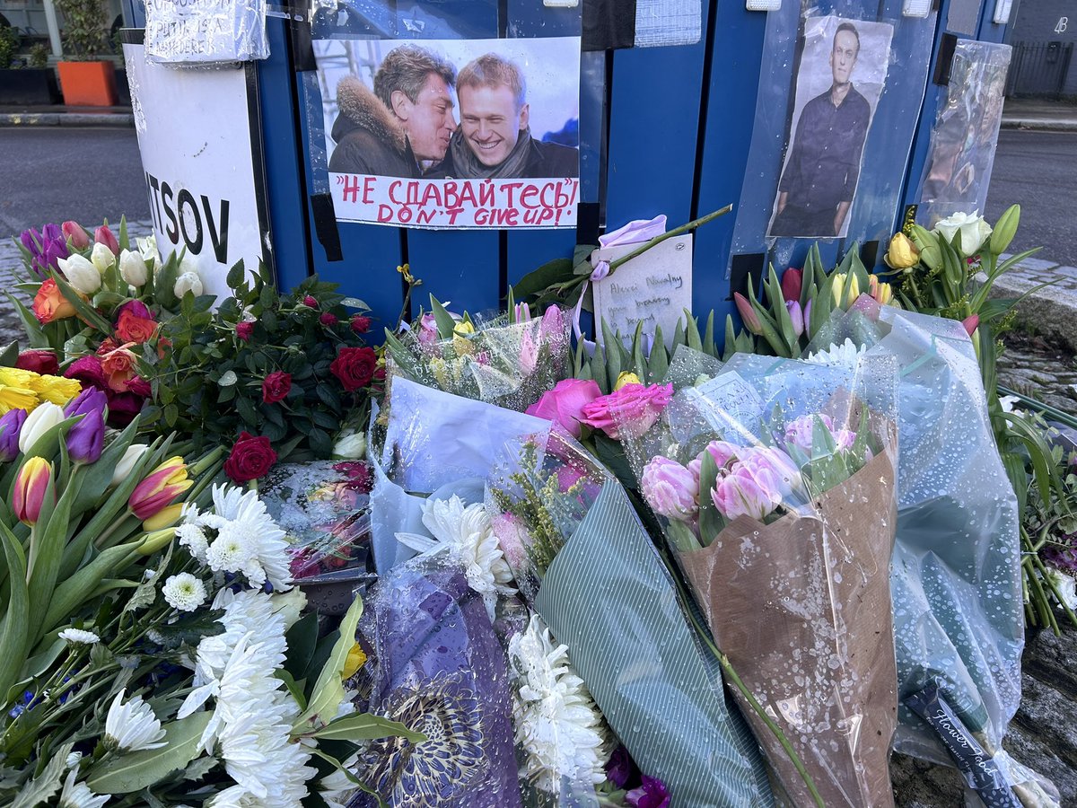 janabakunina's tweet photo. More flowers at Boris Nemtsov Place in London 💔❤️‍🩹 https://t.co/4X8BsJiiOn