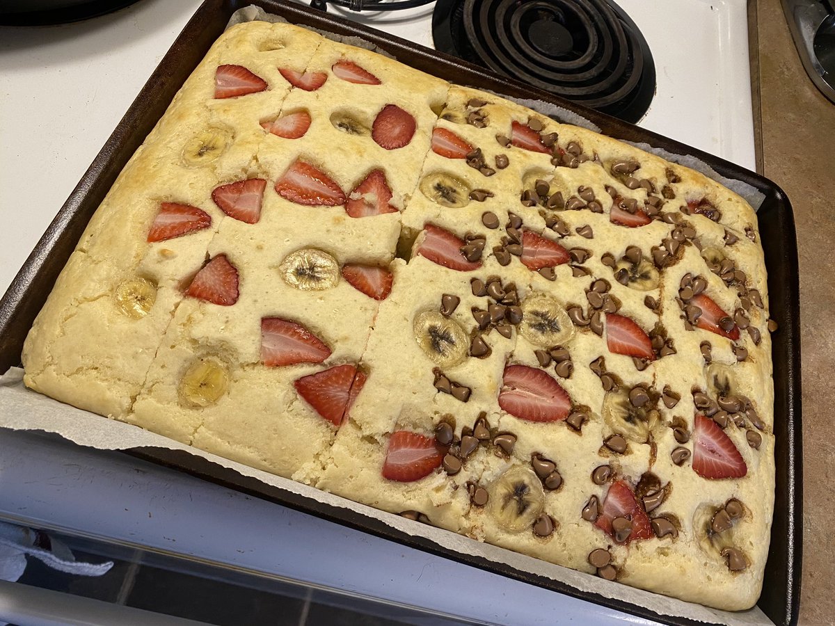 Yummy sheet pan pancake breakfast 😊🤤