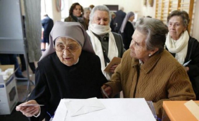 DoaNadia1's tweet photo. -Pero hermana, yo quiero elegir mi voto
-Trae María, si te vas a morir igual https://t.co/7pevOffFiJ