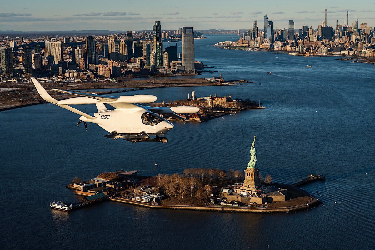 3rdstoneimages's tweet photo. Beta Technologies ALIA flies by lady liberty in New York City. #electricaviation #aviation #betatechnologies https://t.co/YfIRP2XC0p