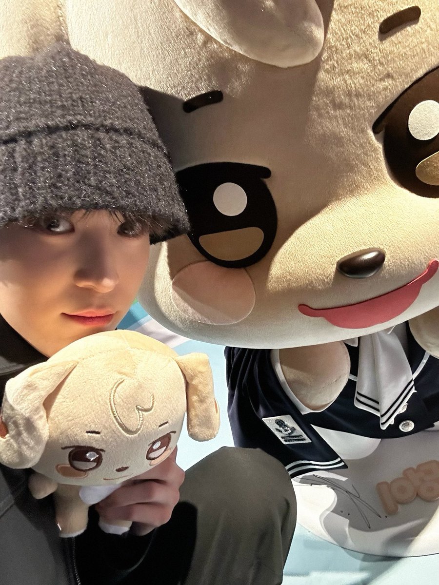 ATEEZofficial's tweet photo. [#윤호] 윤호 다녀감😎
#ATEEZ #에이티즈 https://t.co/3yIKdZMggb
