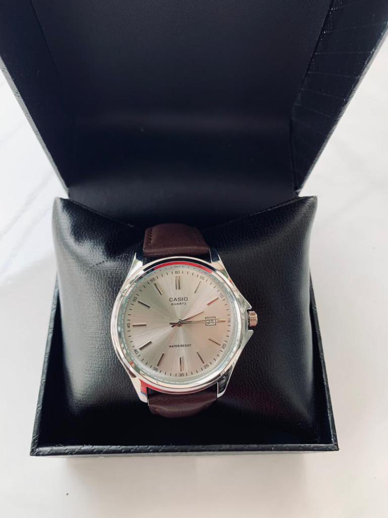 CoFrip's tweet photo. Montres haut de gamme disponibles à partir de 15.000 https://t.co/SMxv7Q4LUu