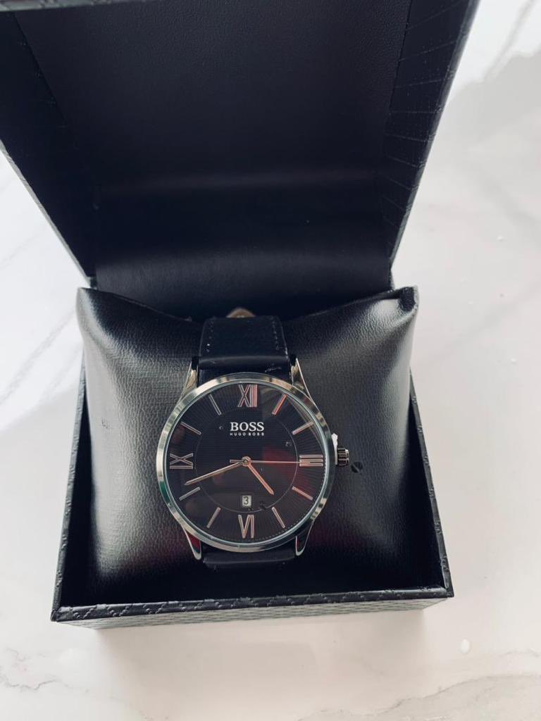 CoFrip's tweet photo. Montres haut de gamme disponibles à partir de 15.000 https://t.co/SMxv7Q4LUu