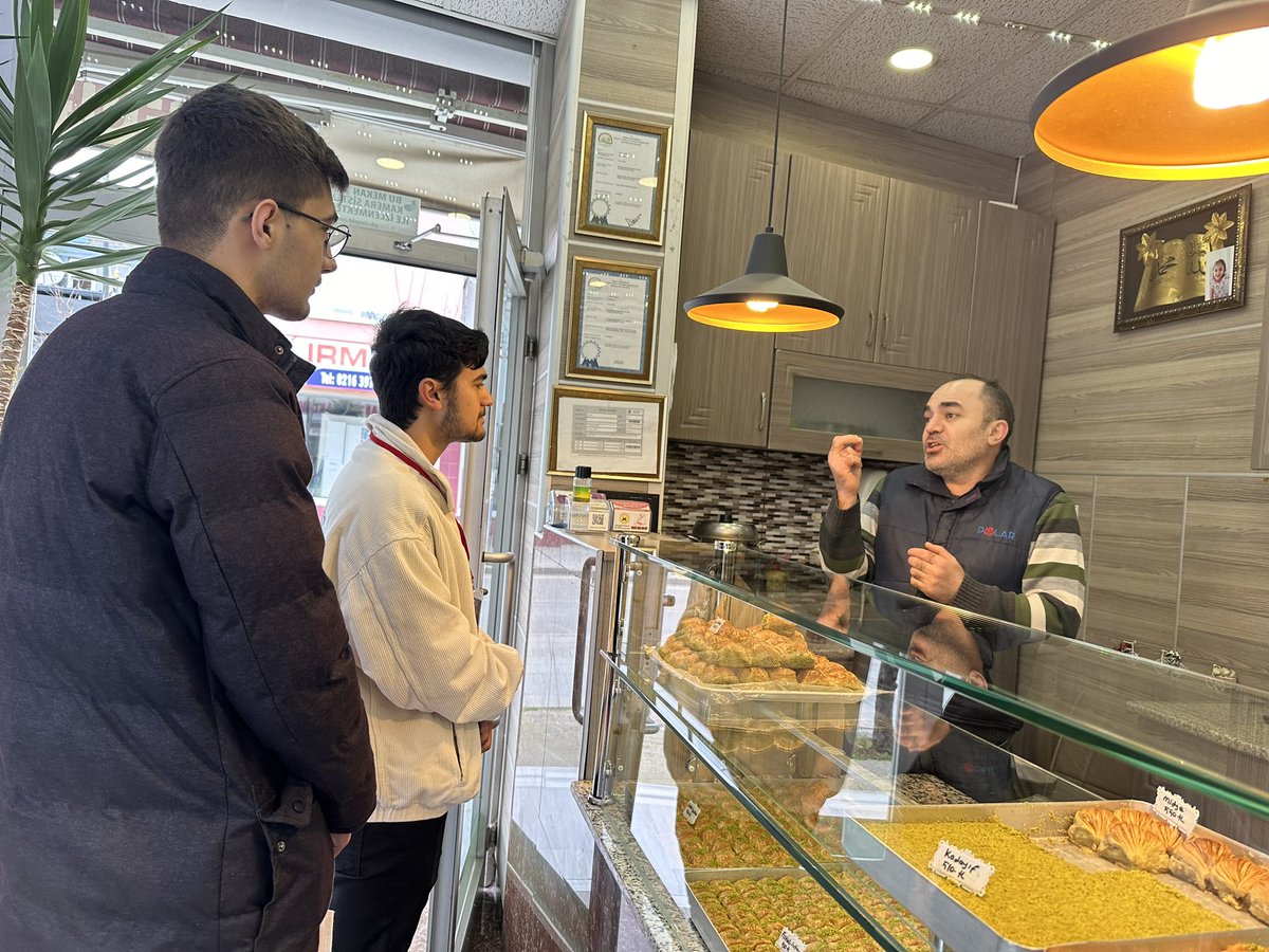 Her an zilinizi çalabiliriz! ☺️

Her Eve Saadet çalışması kapsamımızda bu hafta Çamçeşme mahallesinde kapı kapı hane ziyareti gerçekleştirdik. Değerli vatandaşlarımıza %100 yerli üretim olan ata tohumu ikramlarında bulunduk. 

#pendikgencsaadet #pendiksaadet #saadetpartisi