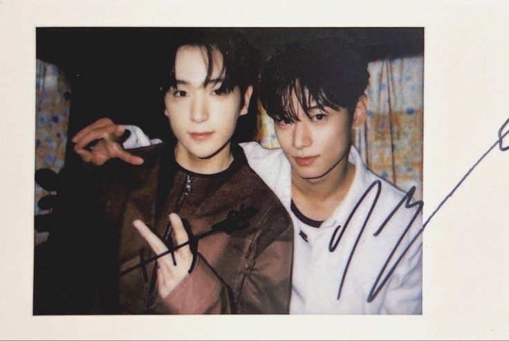 alteors's tweet photo. 💭 jumil short tweets au.

; gimana perasaan lo pas tau pacar virtual lo itu ternyata ketos ngeselin nya ++++? https://t.co/H5SfNqb5We